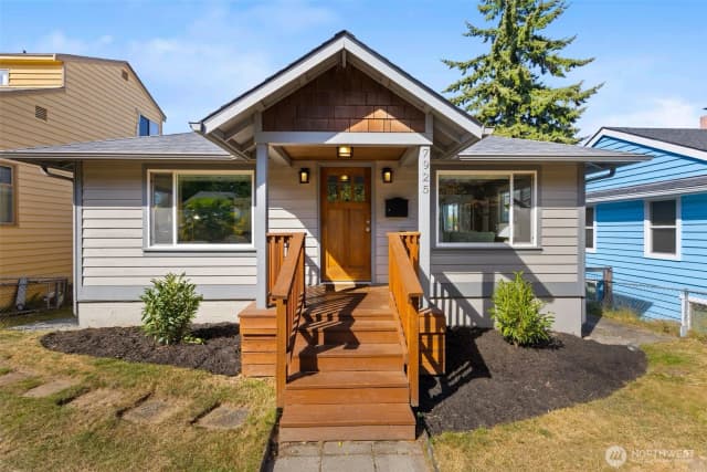 Property photo for 7925 15th Avenue Sw, Seattle
