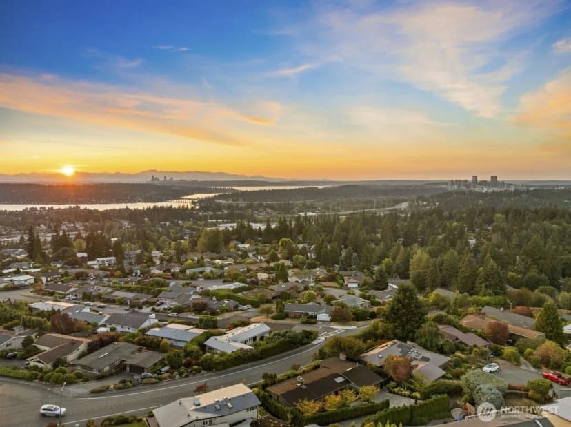 Property photo for 4342 Somerset Boulevard Se, Bellevue photo 3
