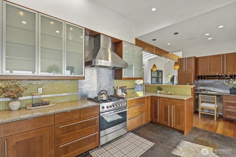 Property photo for 4342 Somerset Boulevard Se, Bellevue photo 16