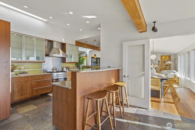 Property photo for 4342 Somerset Boulevard Se, Bellevue photo 15