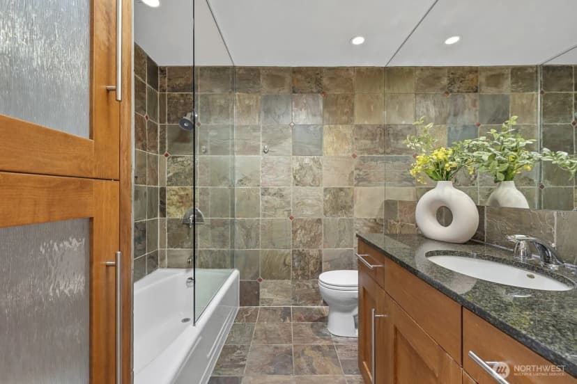 Property photo for 4342 Somerset Boulevard Se, Bellevue photo 28