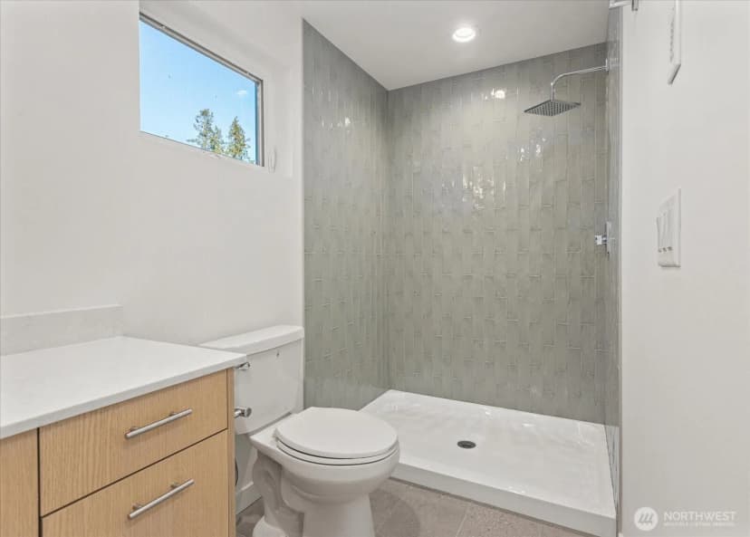 Property photo for 10748 Interlake Avenue N, Seattle photo 16