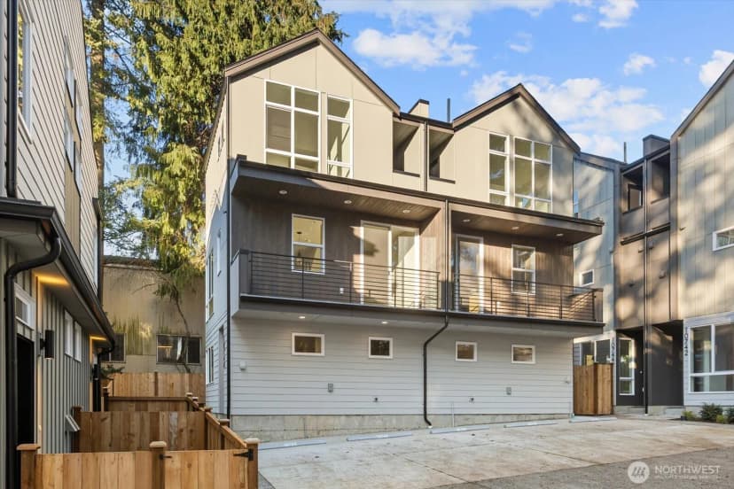 Property photo for 10748 Interlake Avenue N, Seattle