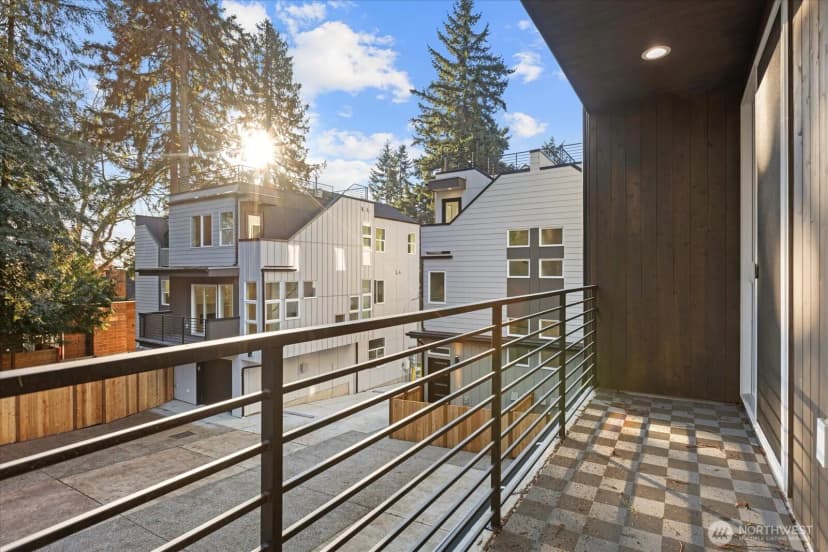 Property photo for 10748 Interlake Avenue N, Seattle photo 12