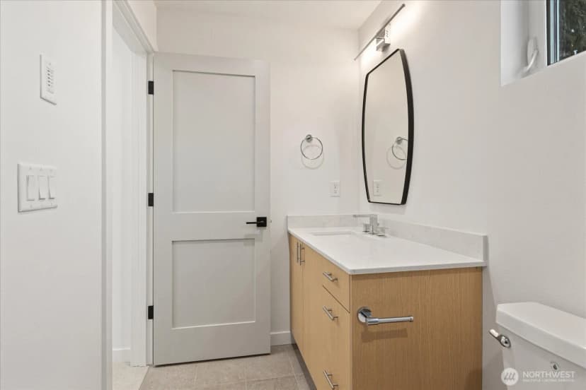 Property photo for 10748 Interlake Avenue N, Seattle photo 17
