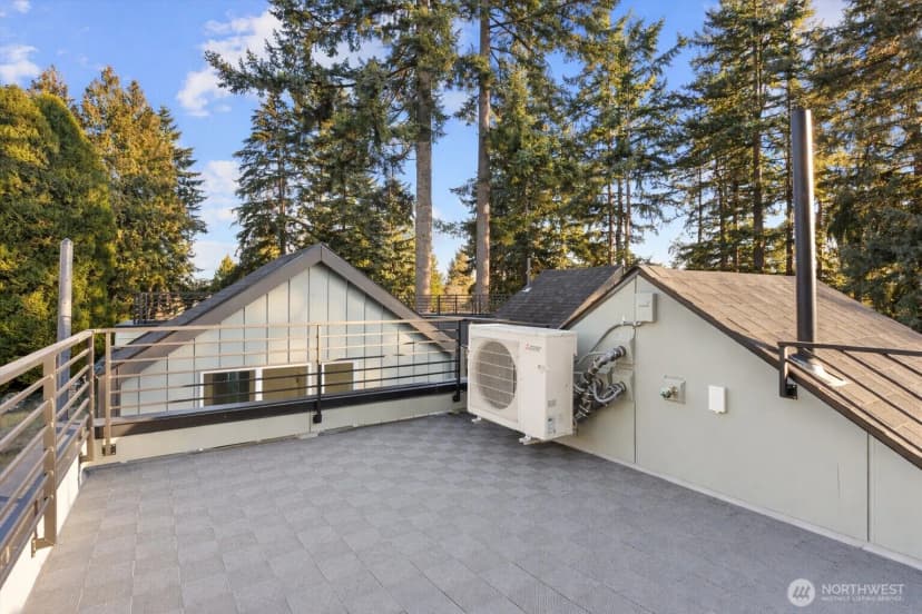 Property photo for 10748 Interlake Avenue N, Seattle photo 18