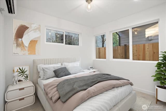 Property photo for 10748 Interlake Avenue N, Seattle photo 3
