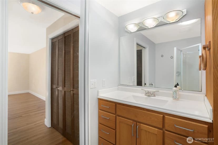 Property photo for 1012 179th Place Ne, Bellevue photo 17