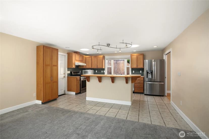 Property photo for 1012 179th Place Ne, Bellevue photo 4