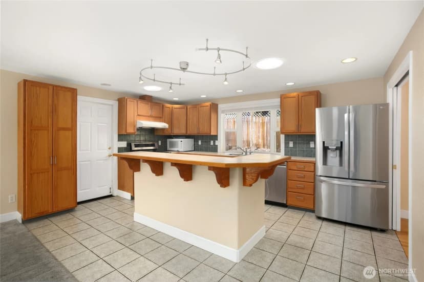 Property photo for 1012 179th Place Ne, Bellevue photo 5
