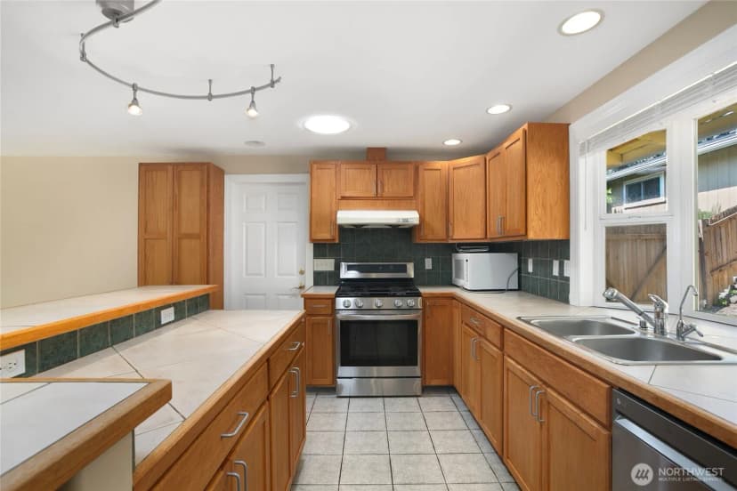 Property photo for 1012 179th Place Ne, Bellevue photo 6
