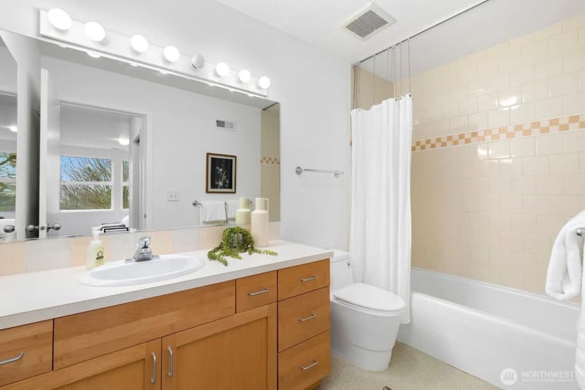 Property photo for 6726 35th Place S, Seattle photo 17