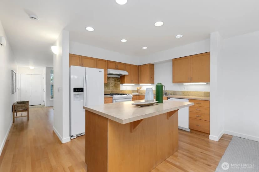 Property photo for 6726 35th Place S, Seattle photo 6