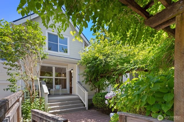 Property photo for 6726 35th Place S, Seattle photo 2