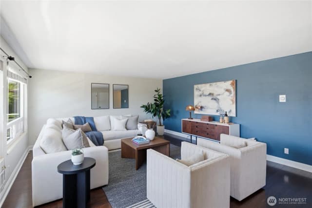 Property photo for 4324 Phinney Avenue N #3, Seattle photo 2