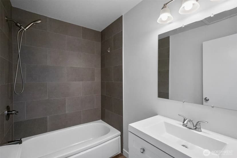 Property photo for 5615 Beverly Ln, Everett photo 9