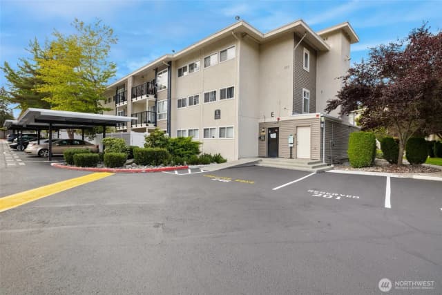 Property photo for 12700 Ne 8th Street #e102, Bellevue photo 2