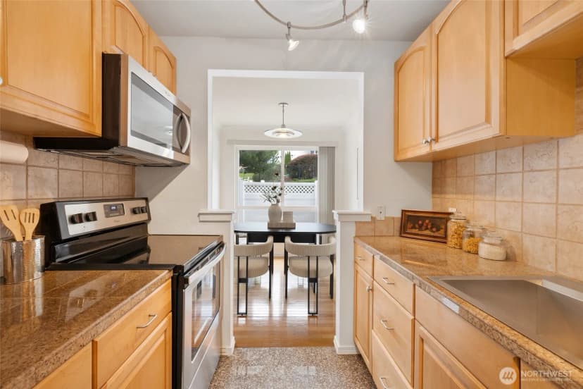 Property photo for 12700 Ne 8th Street #e102, Bellevue photo 8