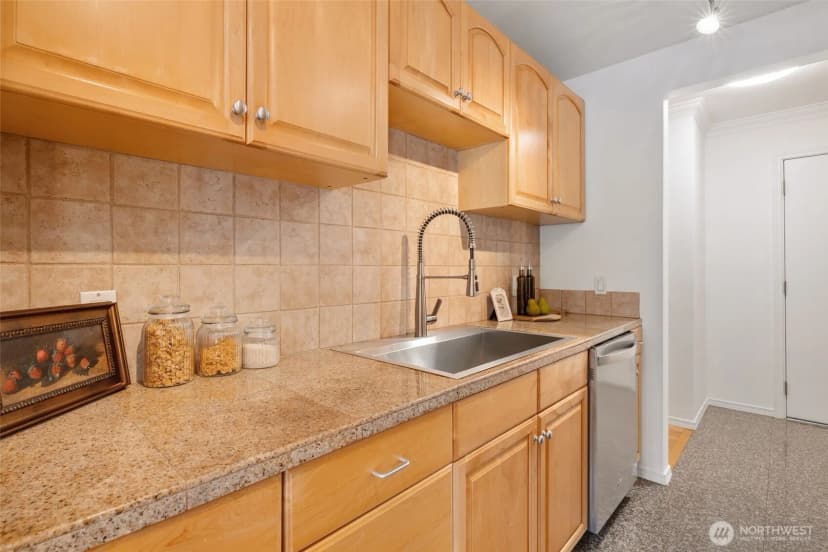 Property photo for 12700 Ne 8th Street #e102, Bellevue photo 7