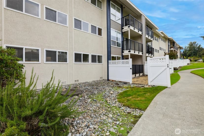 Property photo for 12700 Ne 8th Street #e102, Bellevue photo 17