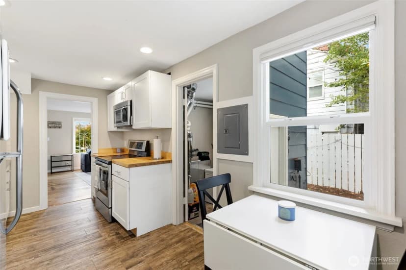 Property photo for 3008 31st Avenue W, Seattle photo 10