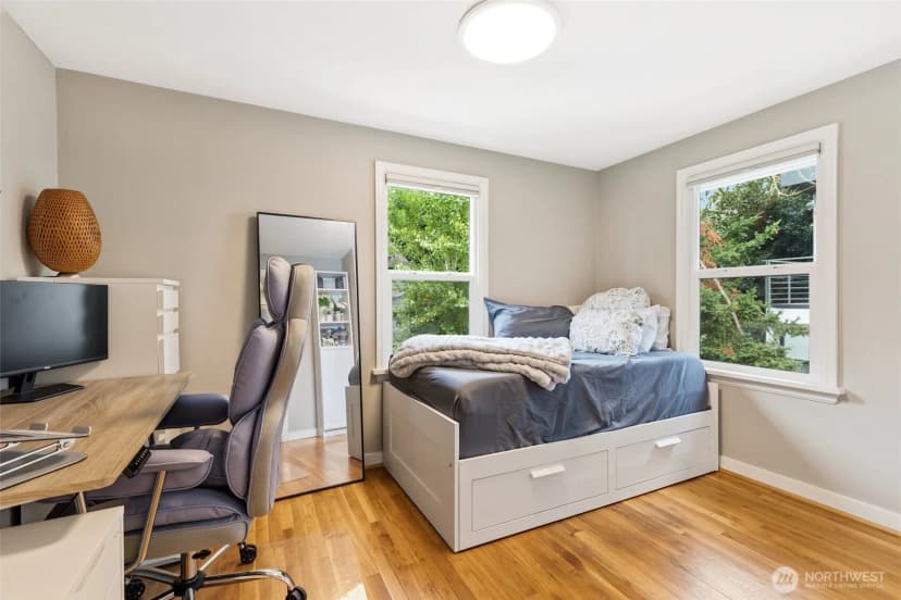 Property photo for 3008 31st Avenue W, Seattle photo 14