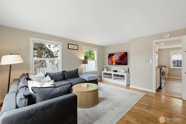 Property photo for 3008 31st Avenue W, Seattle photo 5