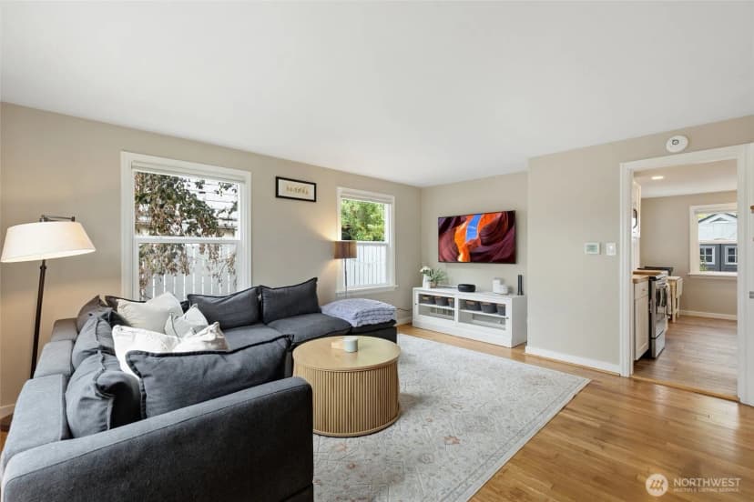 Property photo for 3008 31st Avenue W, Seattle photo 5