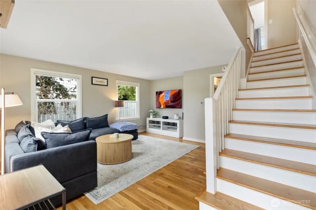 Property photo for 3008 31st Avenue W, Seattle photo 3