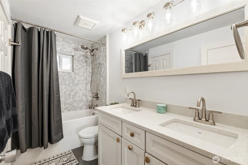 Property photo for 3008 31st Avenue W, Seattle photo 13