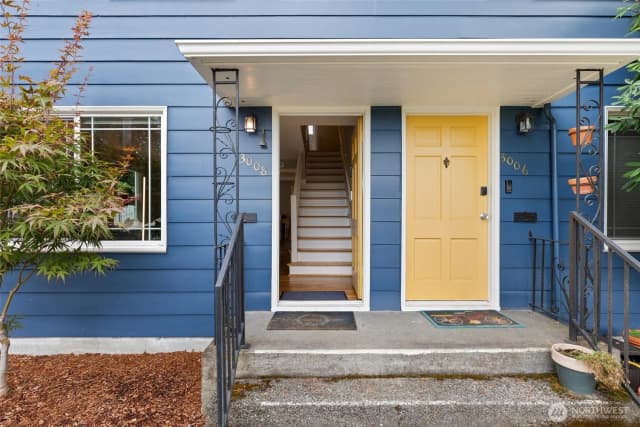 Property photo for 3008 31st Avenue W, Seattle photo 2