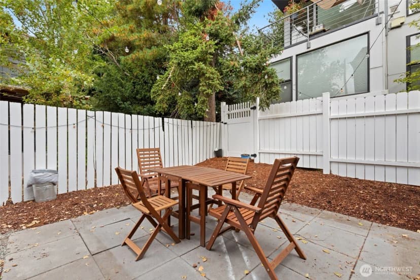Property photo for 3008 31st Avenue W, Seattle photo 16