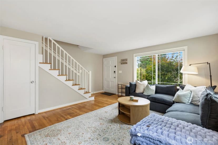 Property photo for 3008 31st Avenue W, Seattle photo 6