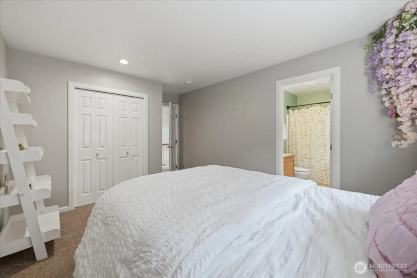 Property photo for 5300 Ne 23rd Court, Renton photo 19