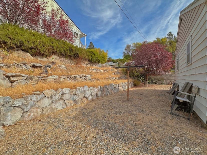 Property photo for 319 E Bartlett Avenue, Omak photo 27
