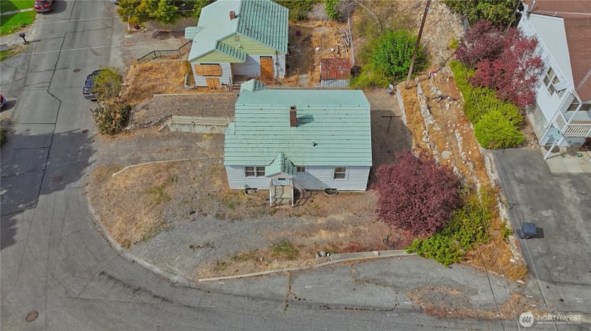 Property photo for 319 E Bartlett Avenue, Omak photo 3