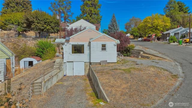 Property photo for 319 E Bartlett Avenue, Omak