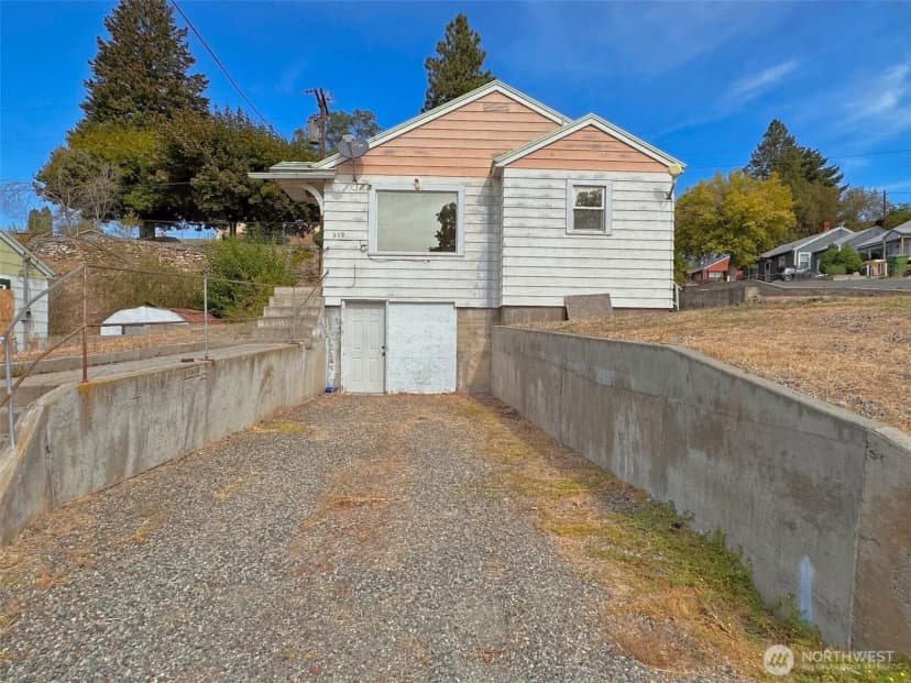 Property photo for 319 E Bartlett Avenue, Omak photo 28