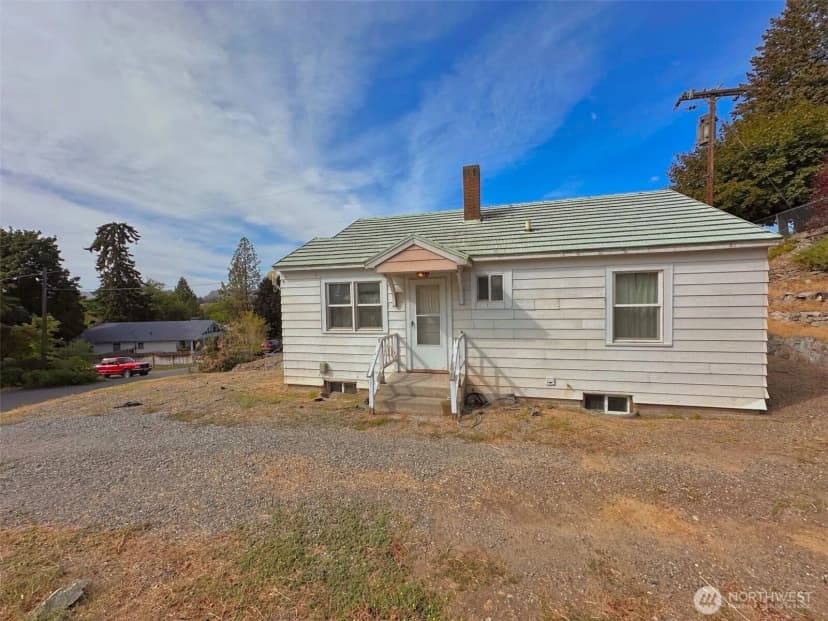 Property photo for 319 E Bartlett Avenue, Omak photo 6