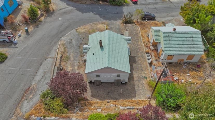 Property photo for 319 E Bartlett Avenue, Omak photo 2
