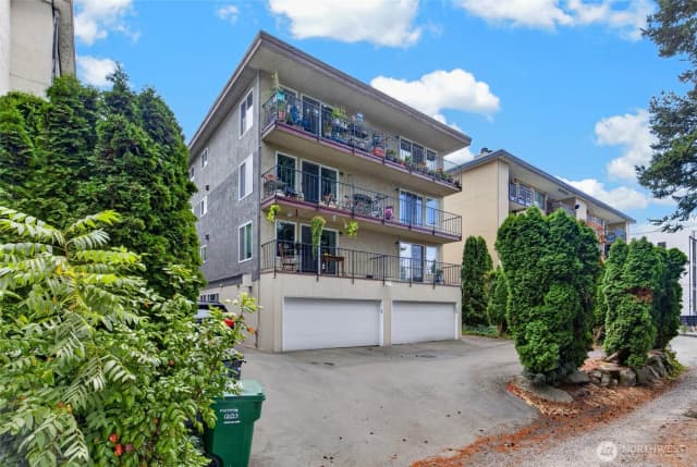Property photo for 11249 Greenwood Avenue N, Seattle photo 3