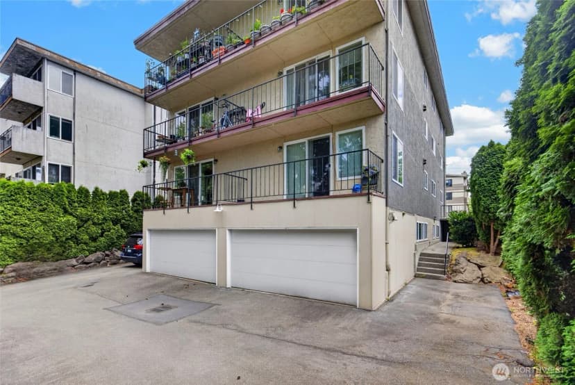Property photo for 11249 Greenwood Avenue N, Seattle photo 4