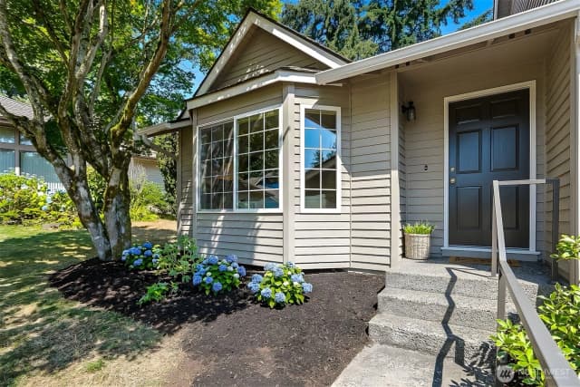 Property photo for 14855 Se 10th Place, Bellevue photo 2