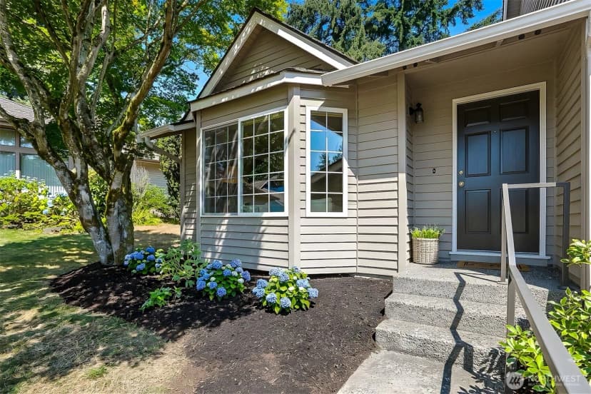 Property photo for 14855 Se 10th Place, Bellevue photo 2