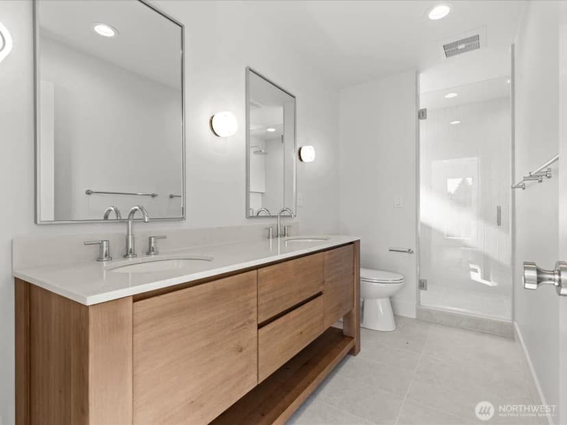 Property photo for 4328 Woodlawn Avenue N #a, Seattle photo 13