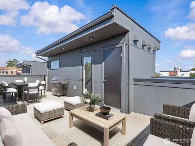 Property photo for 4328 Woodlawn Avenue N #a, Seattle photo 3