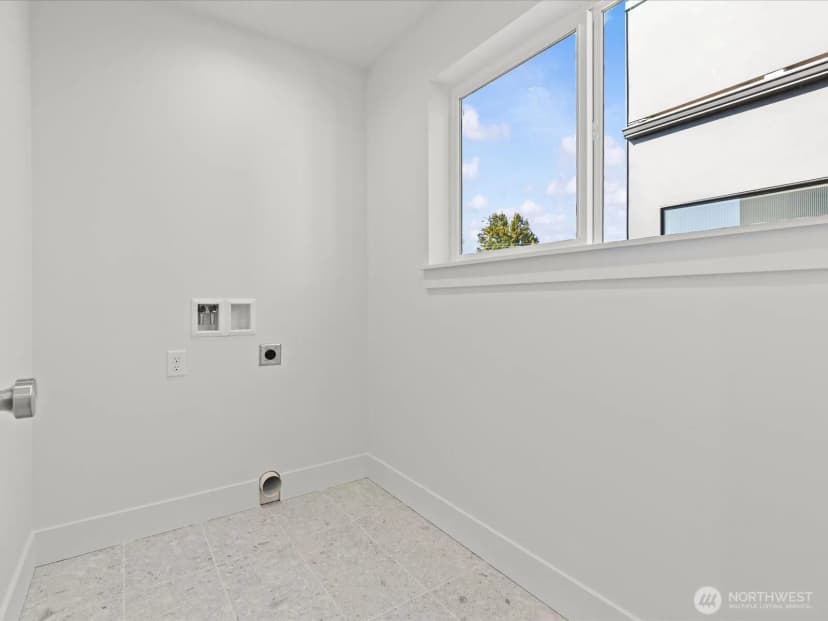 Property photo for 4328 Woodlawn Avenue N #a, Seattle photo 15