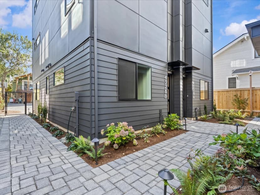 Property photo for 4328 Woodlawn Avenue N #a, Seattle photo 21