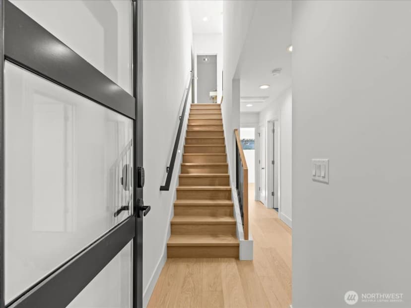 Property photo for 4328 Woodlawn Avenue N #a, Seattle photo 17