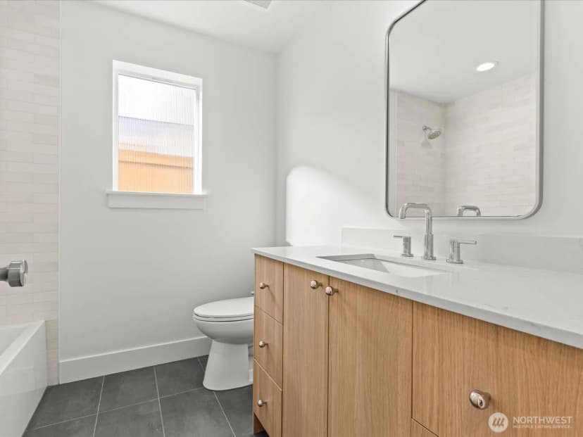 Property photo for 4328 Woodlawn Avenue N #a, Seattle photo 19